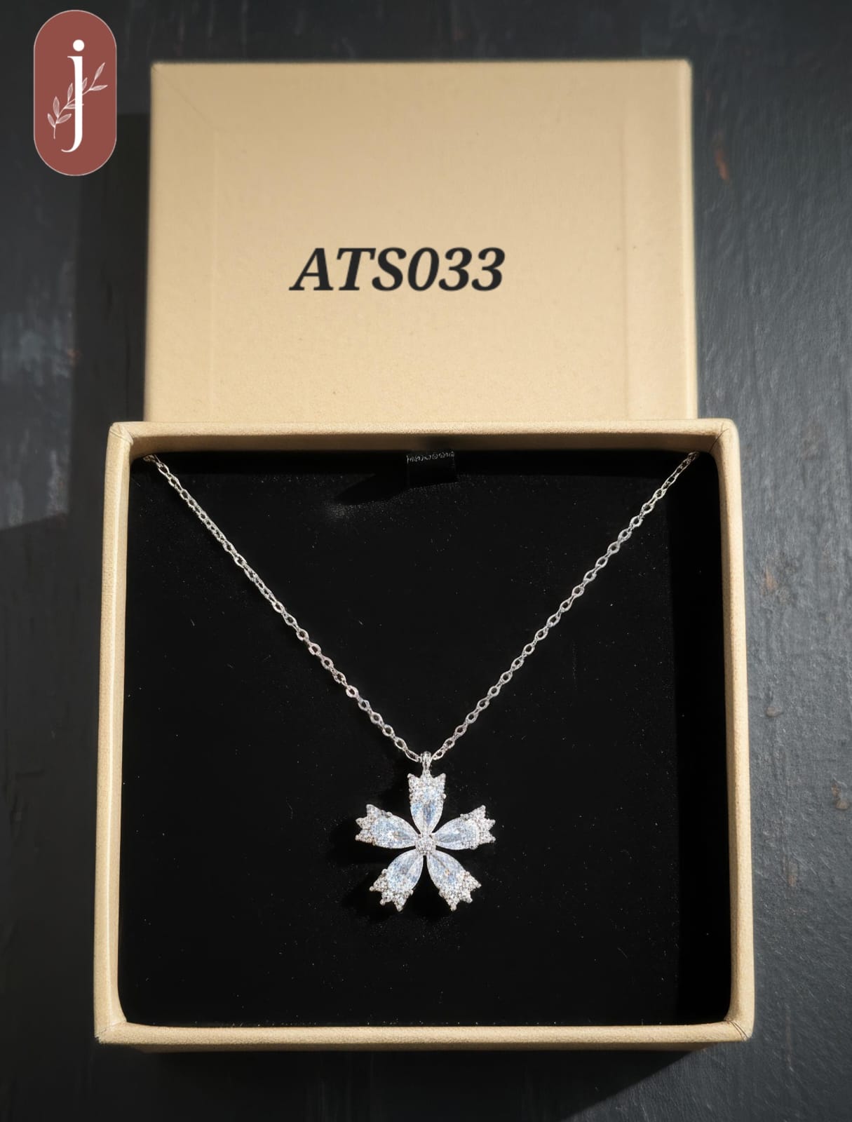 Anti Tarnish Silver Plated Flower Pendant Necklace -ATS033