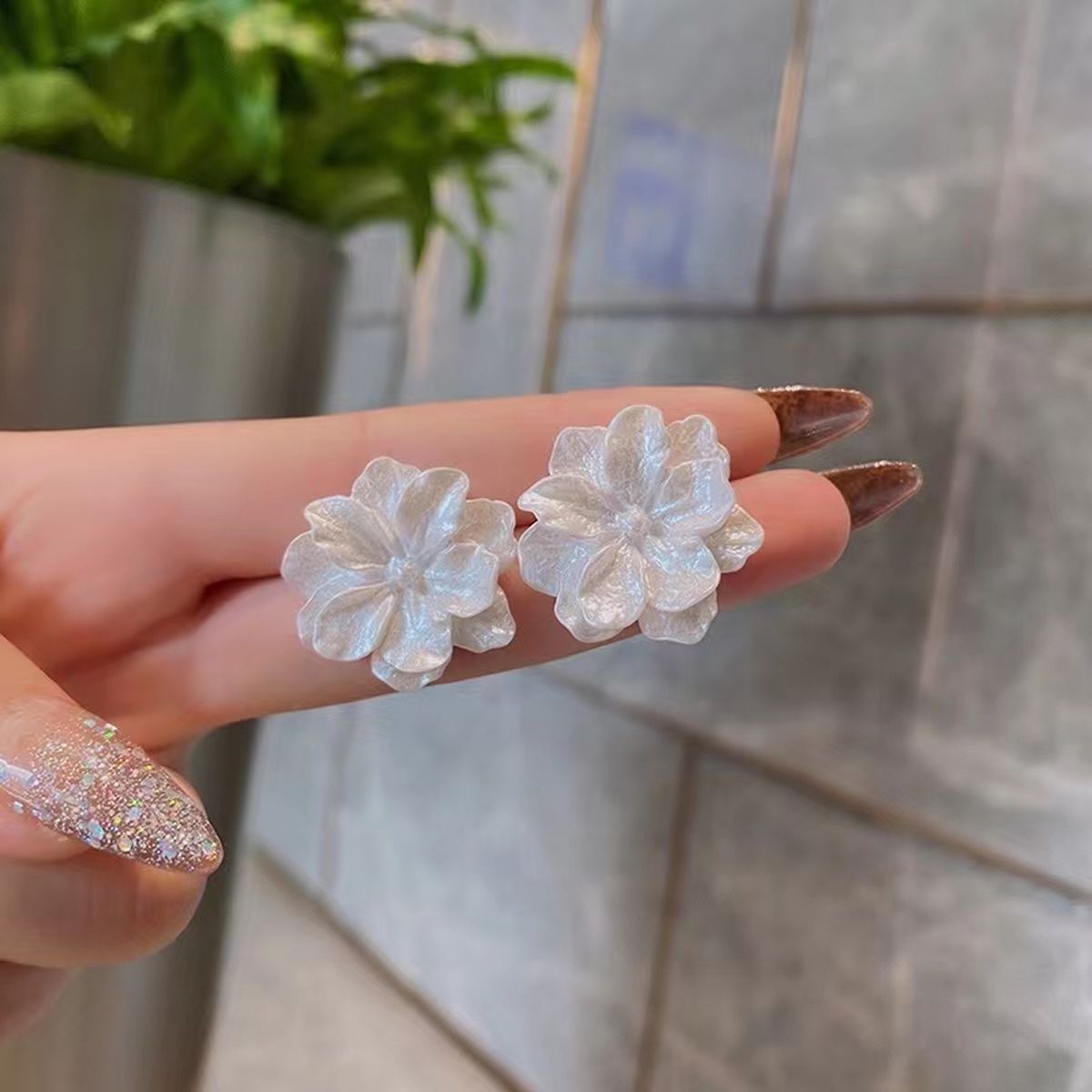 White Flower Korean Earrings - KE167