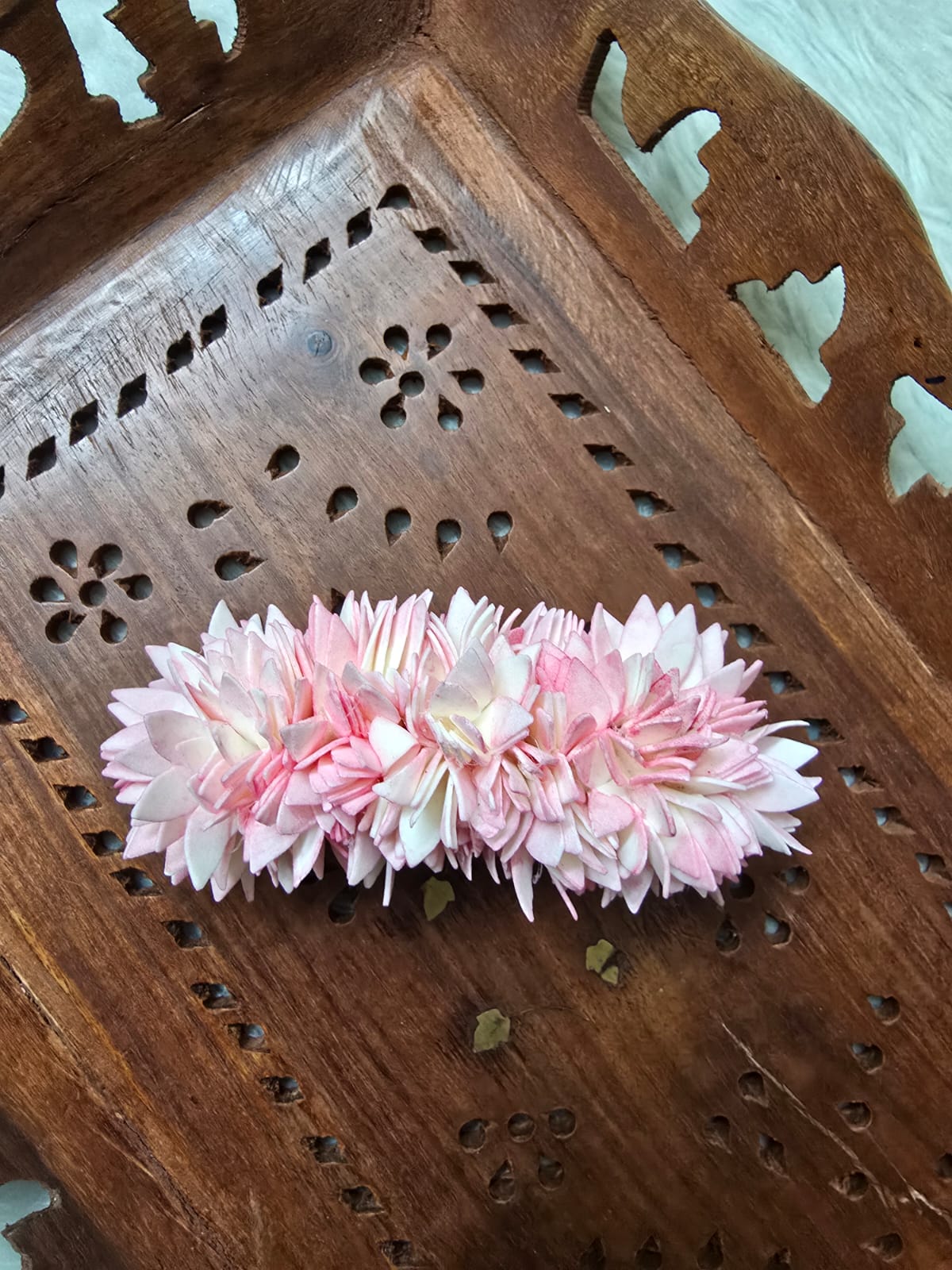 Jasmine Edit - Center Clip Hair Accessories - FA032