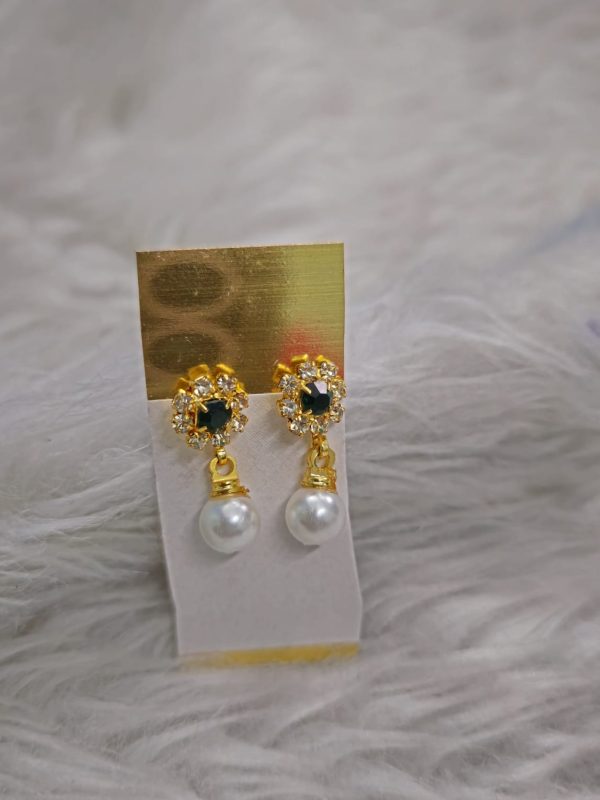 E022 - Stud Earrings