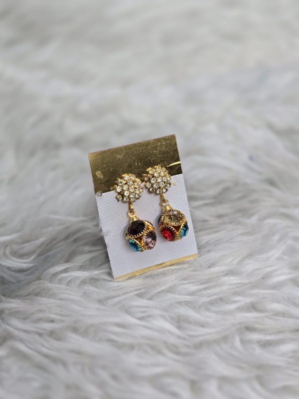 E023 - Stud Earrings