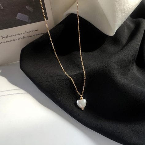 KNJ001 - Elegant Minimal Heart Pendant Necklace – Gold Chain with Pearl Finish